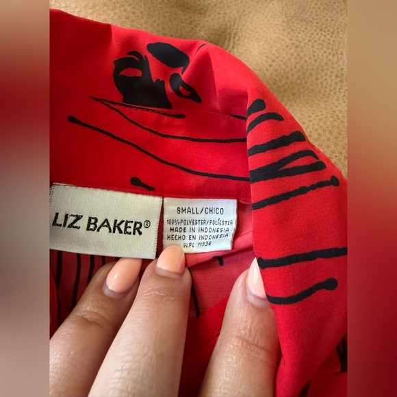 Liz Baker Women Red Black Abstract Patterned Button Down Blouse Size Small - Picture 5 of 6